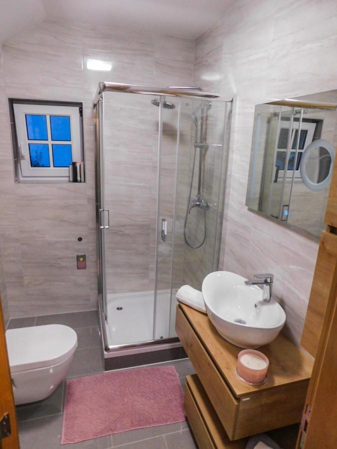 Apartment Apartman Lara