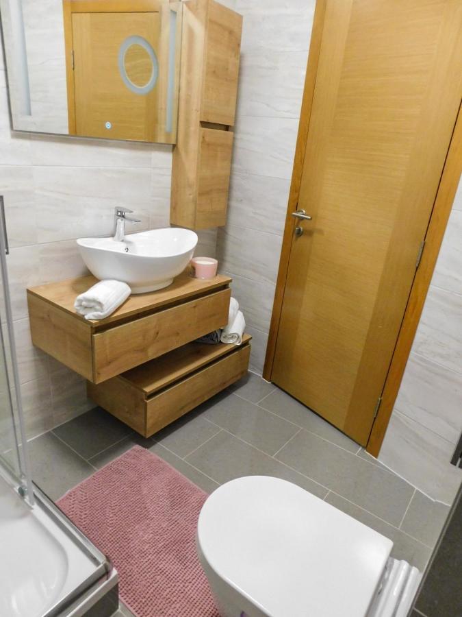 Apartment Apartman Lara *