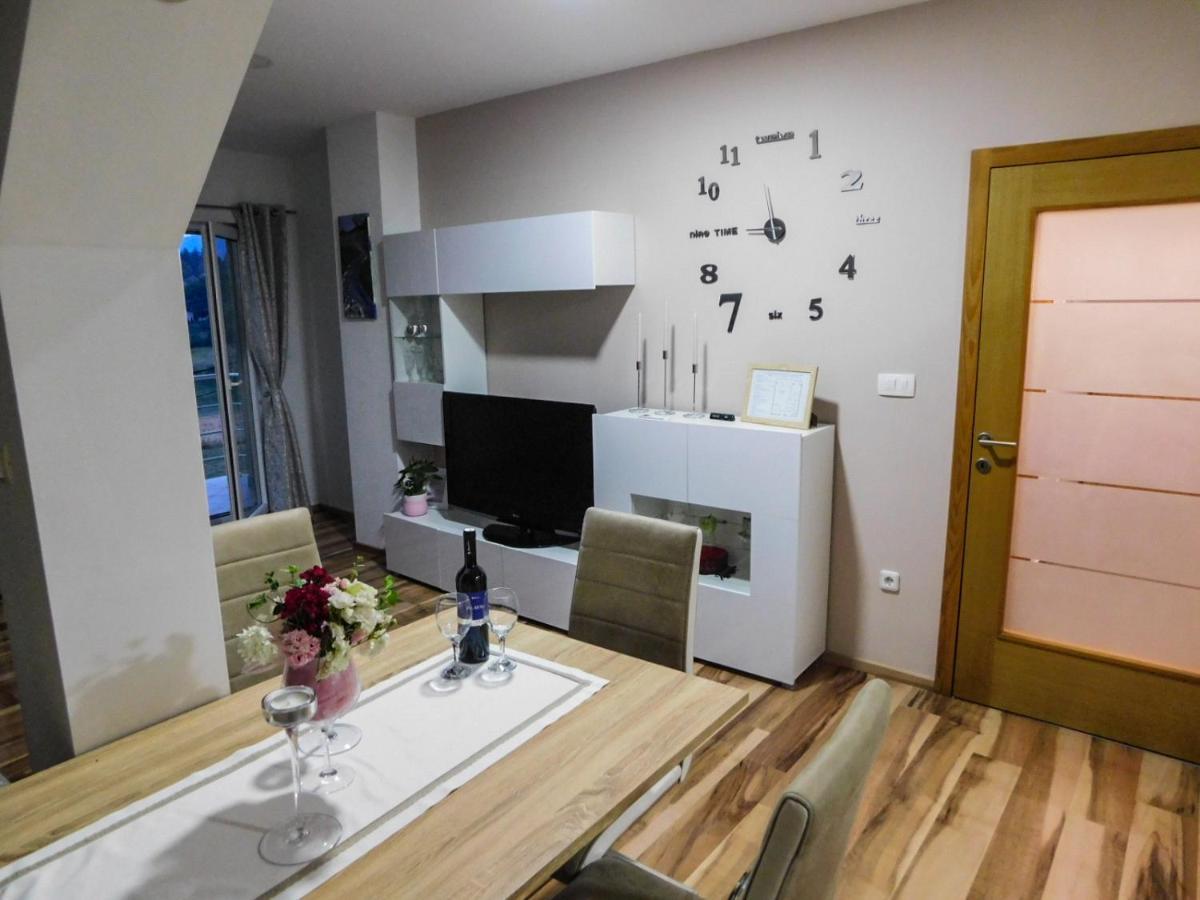 Apartment Apartman Lara