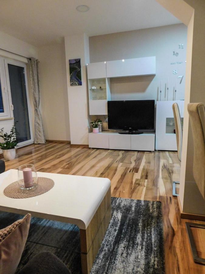 Apartman Lara Apartment *