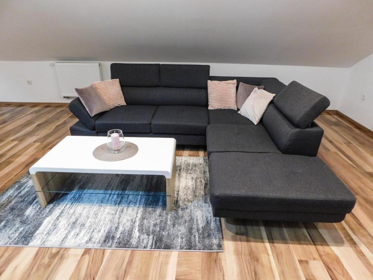 Apartman Lara Apartment *