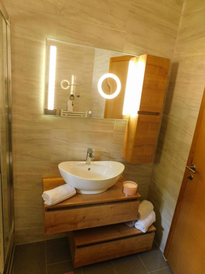 Apartman Lara Apartment *